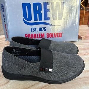 POSY BY DREW size 9 x-wide slip on shoe accommodates orthotics. Black canvas